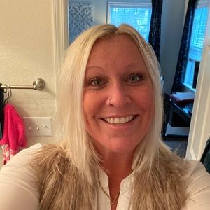 Meet your Posher, Rena